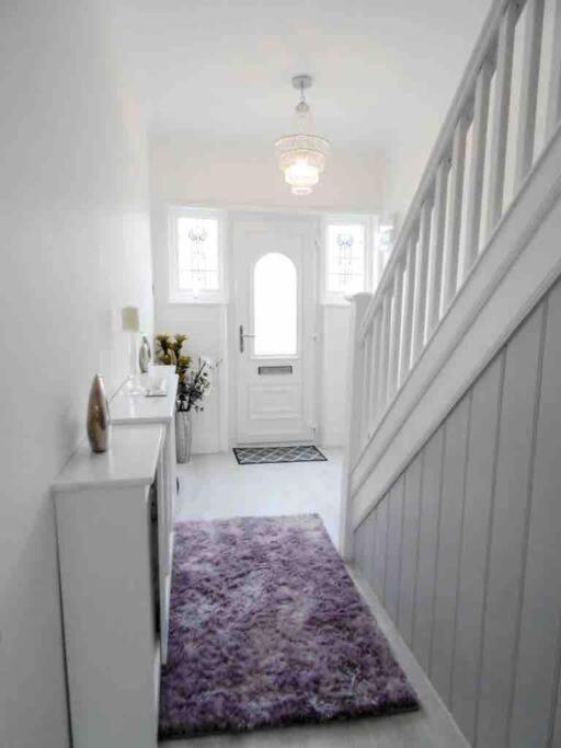 Spacious 4 Bed Rooms, Parking, Garden And Near Parks, Beaches And University Борнмът Екстериор снимка