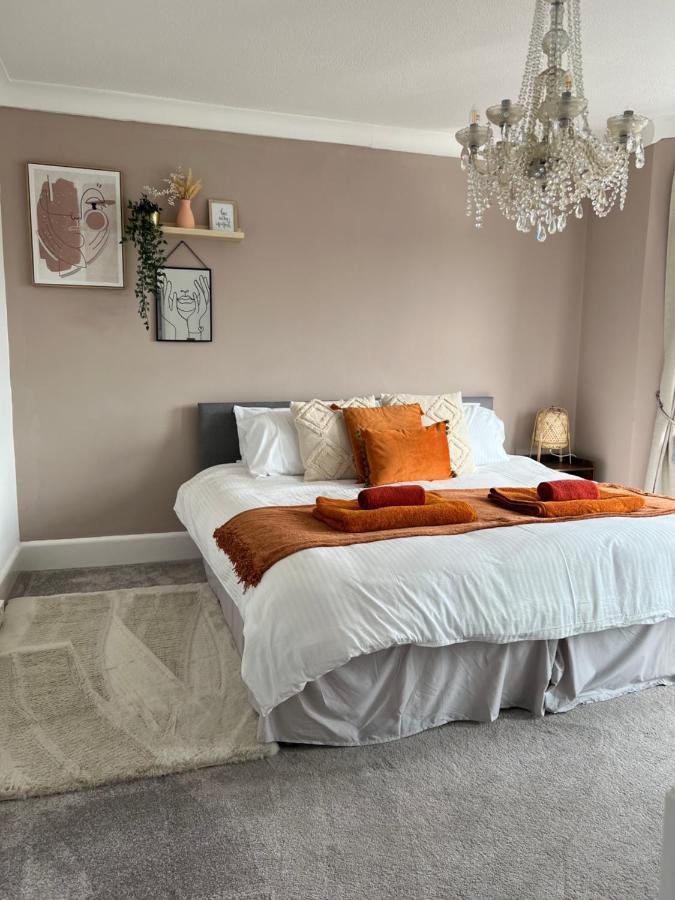 Spacious 4 Bed Rooms, Parking, Garden And Near Parks, Beaches And University Борнмът Екстериор снимка