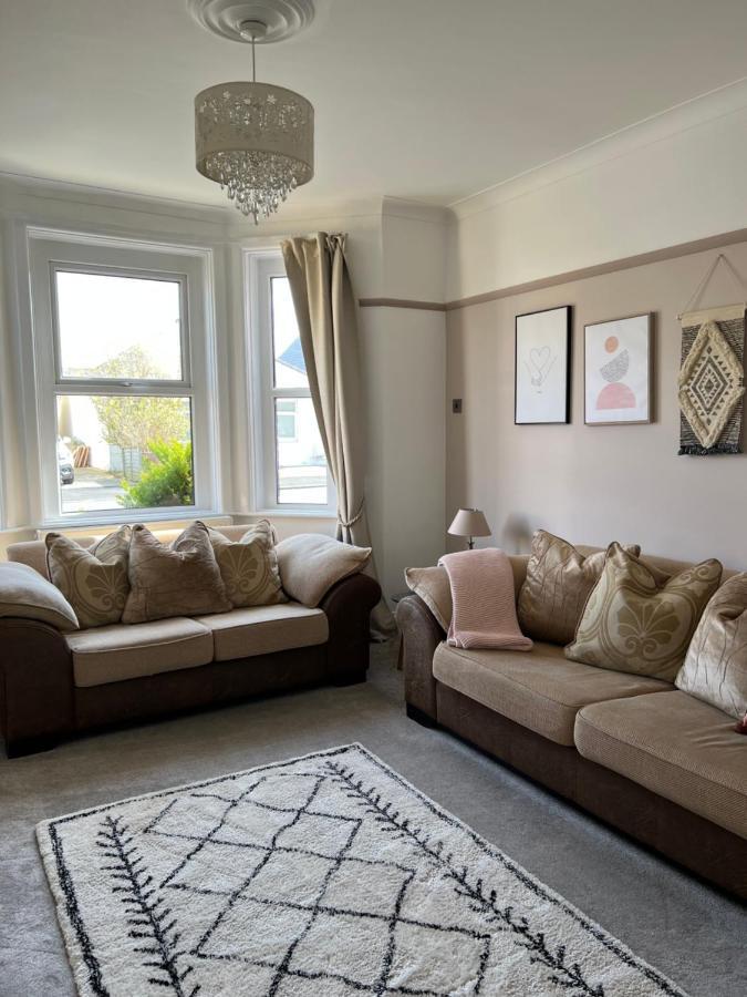 Spacious 4 Bed Rooms, Parking, Garden And Near Parks, Beaches And University Борнмът Екстериор снимка