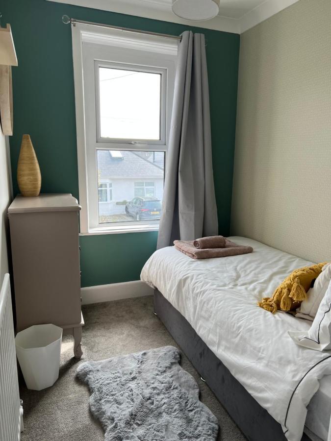 Spacious 4 Bed Rooms, Parking, Garden And Near Parks, Beaches And University Борнмът Екстериор снимка