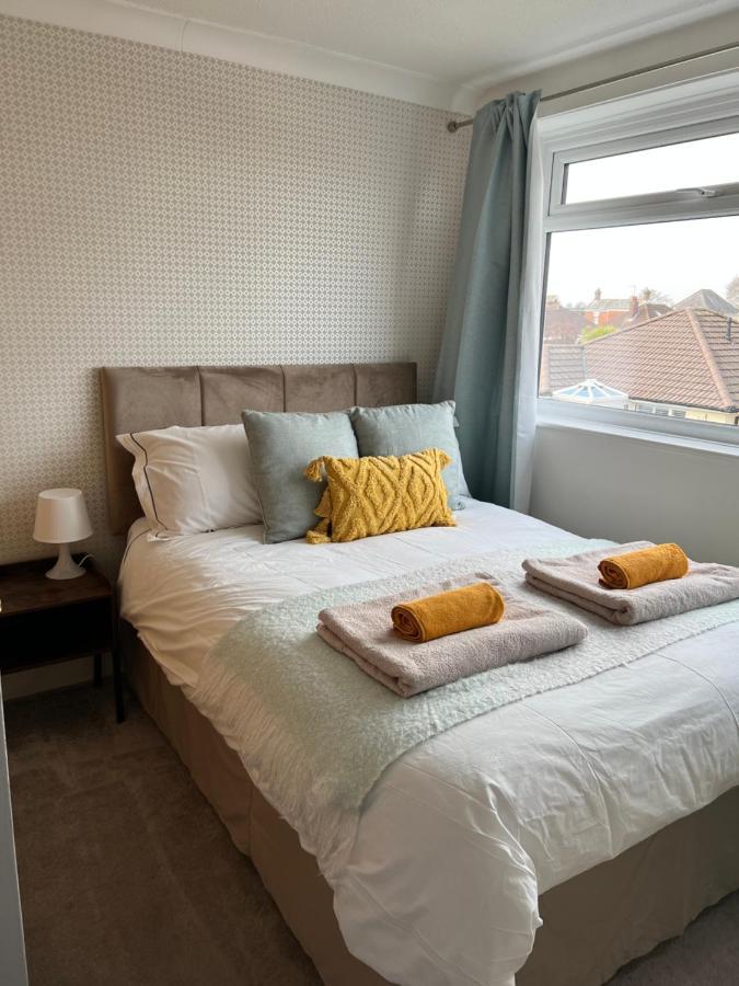 Spacious 4 Bed Rooms, Parking, Garden And Near Parks, Beaches And University Борнмът Екстериор снимка